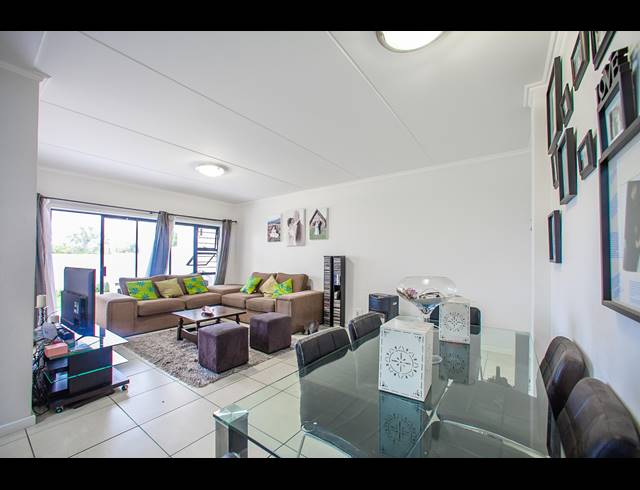 3 BEDROOM APARTMENT FOR SALE IN BRYANSTON
